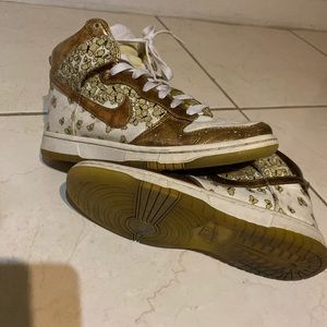 Dunk hi gold butterfly high tops